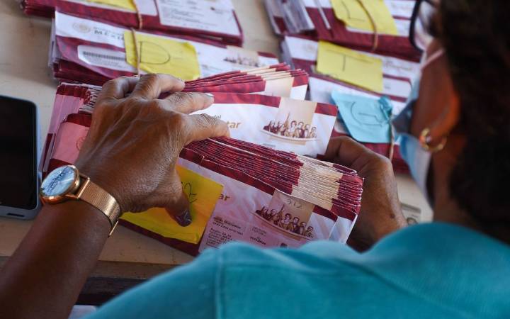 Paquete Económico 2026 | Becas y apoyos suman 987 mmdp en presupuesto