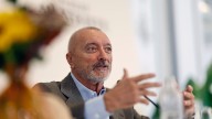 Pérez-Reverte: "Ahora el héroe es un tipo normal, que lucha contra el fuego o el barro de una DANA"