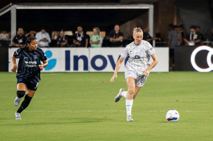 NWSL roundup: Stars christen new home with 5