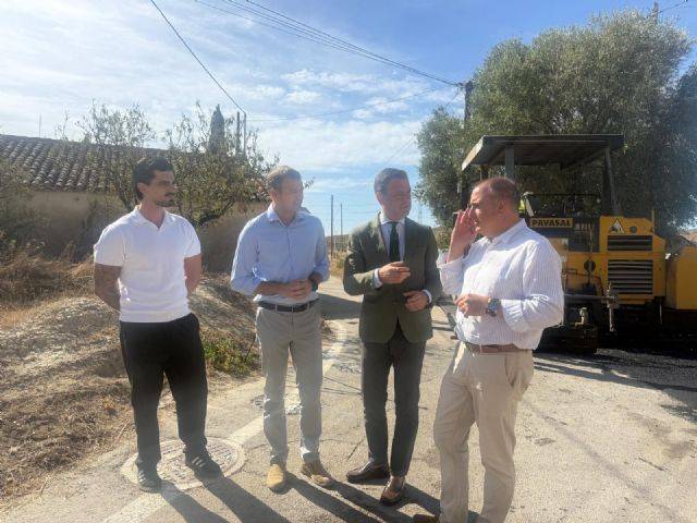 Comienzan las obras de renovación del firme en la carretera de Corvera