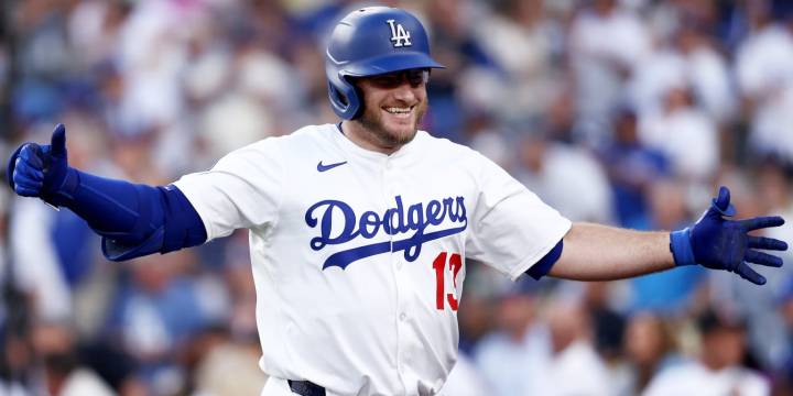 Max Muncy activated from injured list after oblique strain