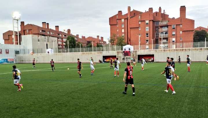 La suerte esquiva a un Unionistas superior en número y juego, pero que cae en casa del Arenas Club