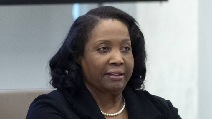 Revés a Trump: tribunal decide que Lisa Cook puede seguir como gobernadora de la Fed