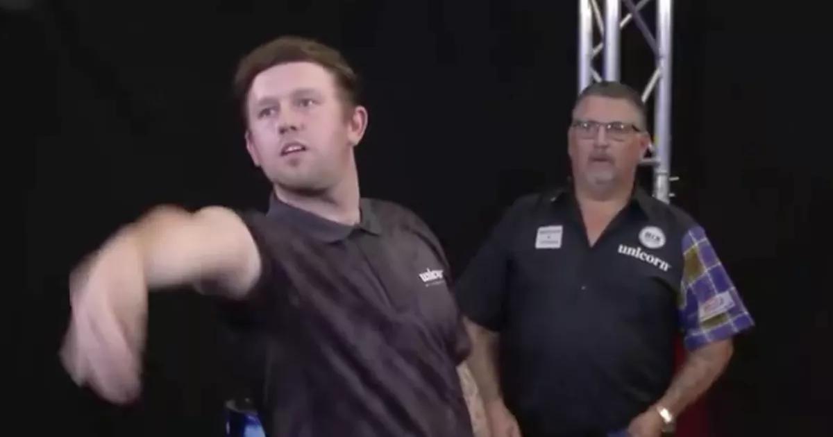 Gary Anderson shows incredible act of darts sportsmanship as Scots darts hero earns worldwide acclaim