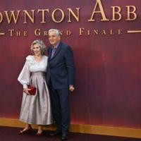 'Downton Abbey' stars tread red carpet for finale