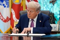 Trump firma decreto que renombra al Departamento de Defensa como Departamento de Guerra