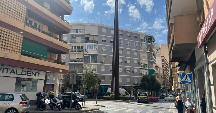 Motril cambiará de ubicación su obelisco y colocará un nuevo elemento inspirado en la popular  ‘fuente de la bola’
