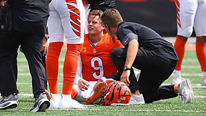 Bengals' Joe Burrow leaves game vs. Jaguars with injured toe