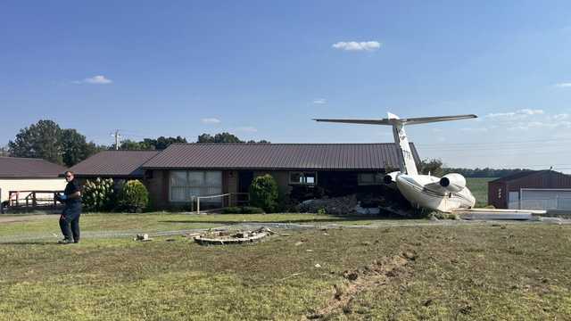 Plane that ran off runway crashes into western Kentucky home