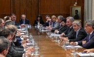 "Es esto o el comunismo en 2027": Luis Caputo a los empresarios, tras el revés electoral