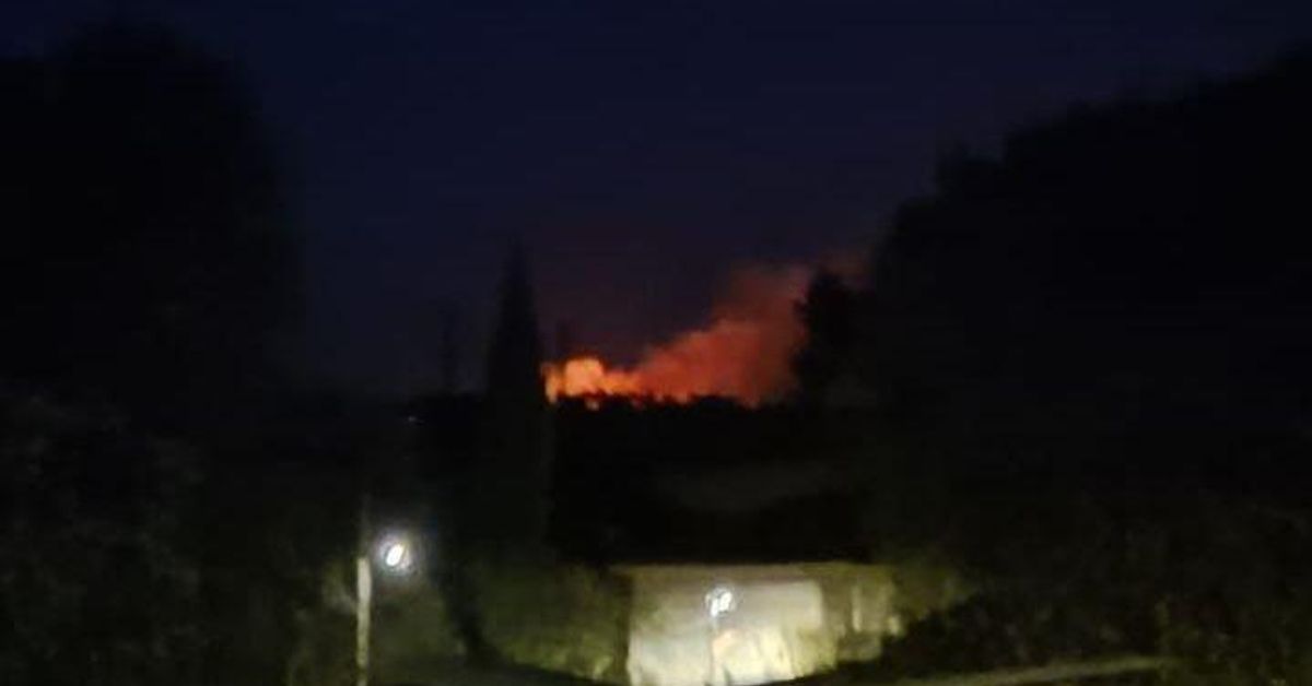 Controlado en Piñor un incendio de 15 hectáreas que amenazaba una granja