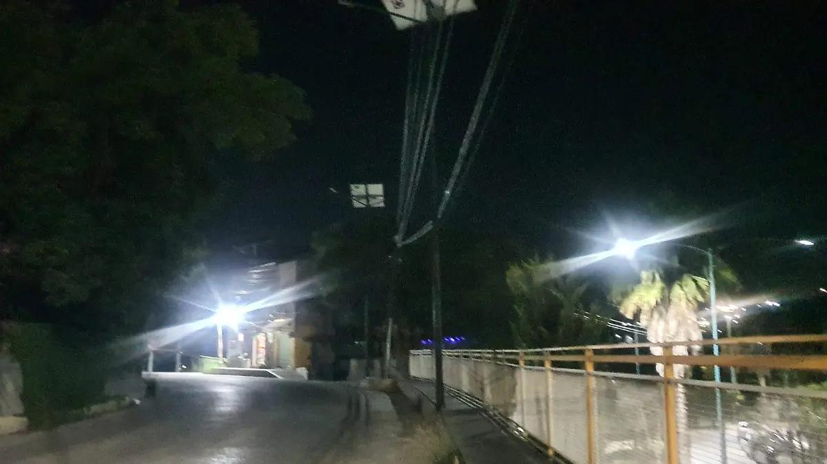 Deficiencias en el alumbrado público ponen en riesgo a vecinos de San Miguel Vindhó, en Tula