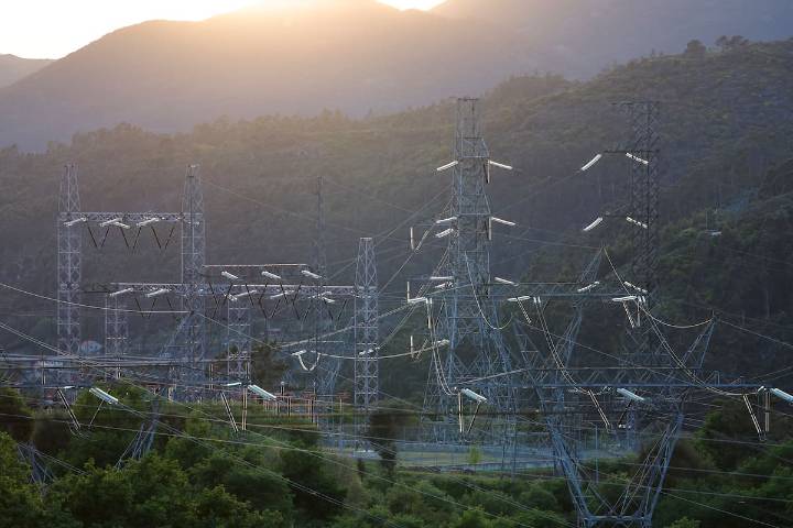 Qué aumenta más el recibo de la luz, ¿una ducha eléctrica o un calentador? Analizamos