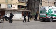 Fracturó de una patada a una mujer policía