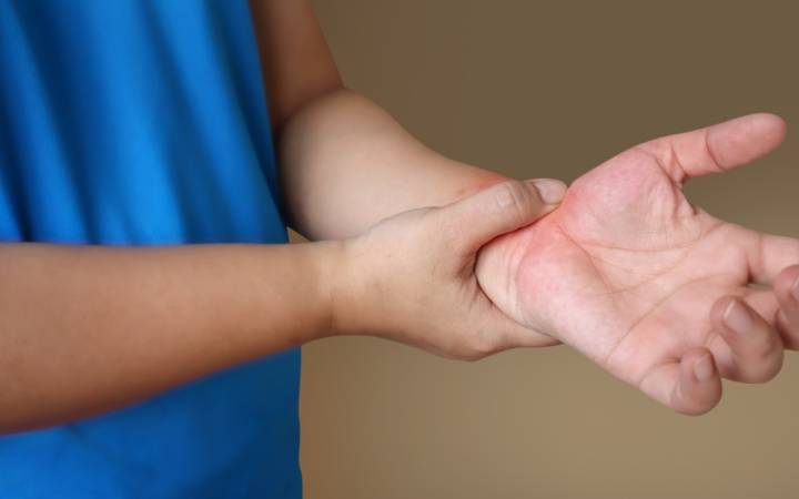 ¿Sientes hormigueo en el cuerpo?: qué puede ser, causas y recomendaciones