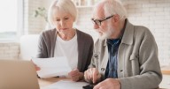 Elderly people to receive winter heating payment in November