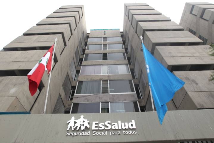 EsSalud bajo fuego: denuncian copamiento político de APP y sindicatos anuncian huelga nacional