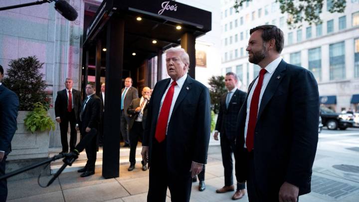 Protesters Call Trump ‘Hitler’ as He Dines Out in Washington