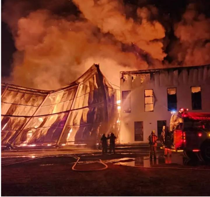 Incendio Devastador en Fábrica de Snacks Fritomix: Un Incidente que Conmociona a La Tebaida"
