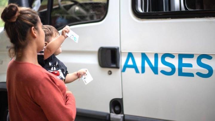 El Gobierno busca derogar la actualización de la AUH y las asignaciones familiares a través del Presupuesto 2026