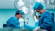 Operaron del cerebro a pacientes despiertos en un hospital público cordobés