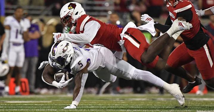Louisville linebacker Stanquan Clark could be out for the season following leg surgery