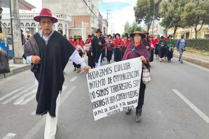 Pueblos indígenas de Ecuador mantienen paro nacional contra el Gobierno