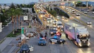 Caída de tráiler del distribuidor Juan Pablo II provocó caos vial en León