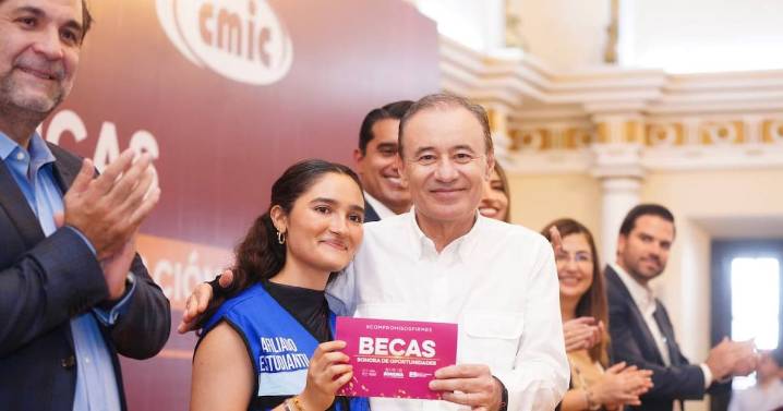 Impulsa gobernador Durazo profesionalización de jóvenes en industria con entrega de becas