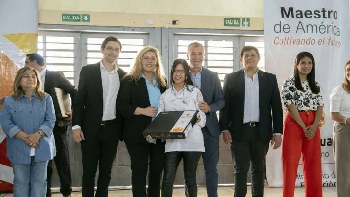 Docentes de Jáchal e Iglesia recibieron notebooks del Gobierno de San Juan
