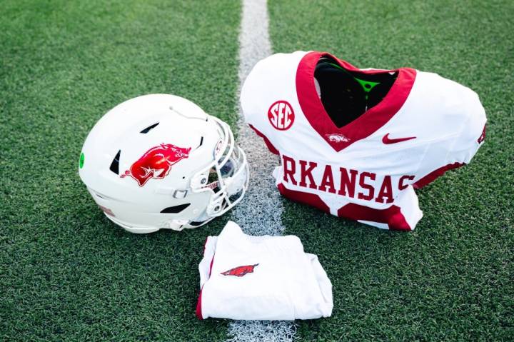 LIVE UPDATES: Arkansas looks to rebound on the road at Memphis