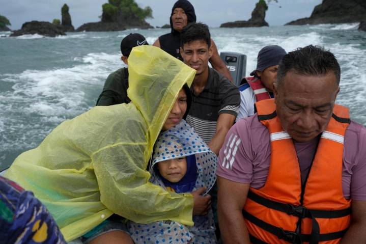 Venezuelans in 'reverse migration' face perils in effort to return