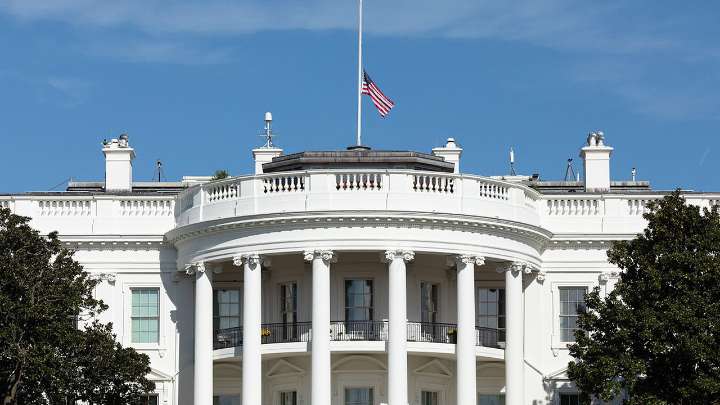 Casa Blanca pide planes de despidos masivos antes de un posible cierre del gobierno