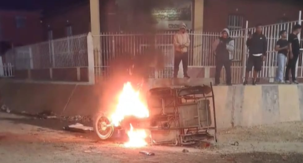 Piura: Enardecidos vecinos quemaron mototaxi a ladrones