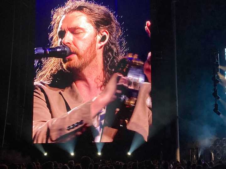 Hozier makes embarrassing joke at Hershey concert: ‘Sometimes the intrusive thoughts wins’