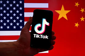 Trump firma orden ejecutiva que hace efectivo el funcionamiento legal de TikTok sólo para EEUU, tras un acuerdo con su matriz china