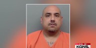 Decomisan gallos, dinero, cuchillos y drogas durante cateo a vivienda en Laredo