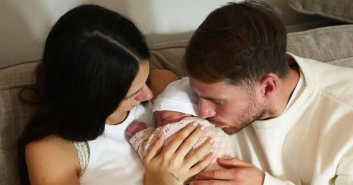 Alexis Mac Allister y Ailén Cova presentaron a su hija: “Llegó el momento más lindo“