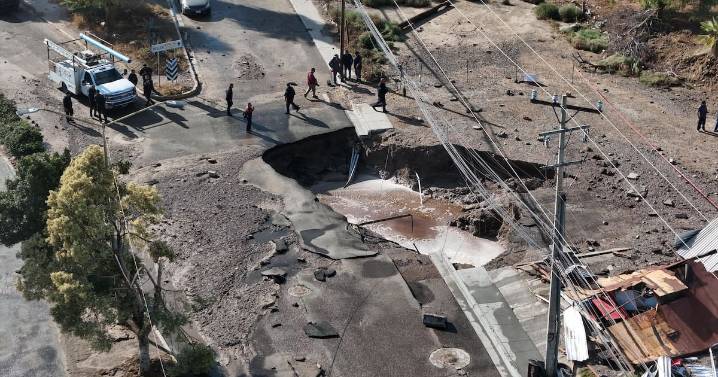 Reportan socavón en bulevar Díaz Ordaz