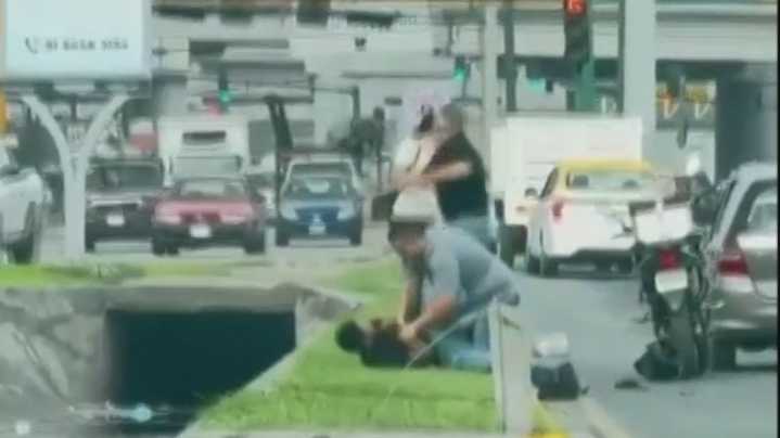 Captan Pelea de Automovilistas en Vía Pública en Avenida Sendero en Escobedo, Nuevo León