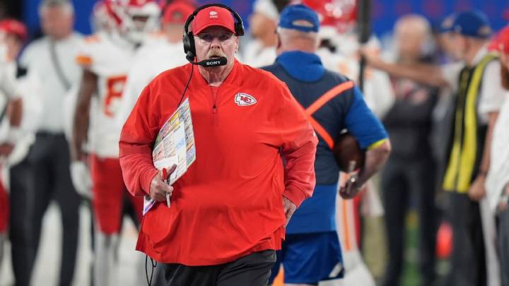 Reid downplays sideline dustup with Kelce amid Chiefs' 1st win