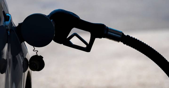 México mantendrá precio máximo de gasolina hasta noviembre ante posibles ajustes fiscales