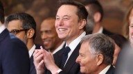 La hija trans de Elon Musk rechaza el apellido paterno