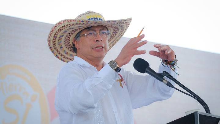 Comisión de Acusación abrió indagación contra el presidente Petro