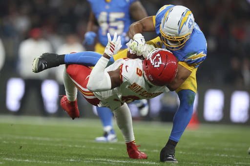 Herbert outduels Mahomes to help the Chargers beat the Chiefs 27