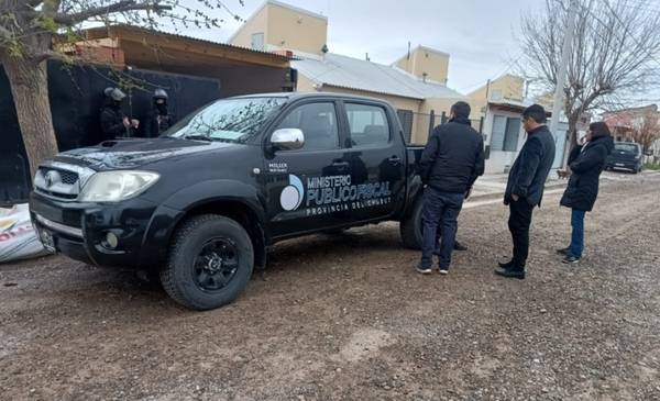 Múltiples allanamientos simultáneos en Trelew por intento de robo a una financiera de Madryn