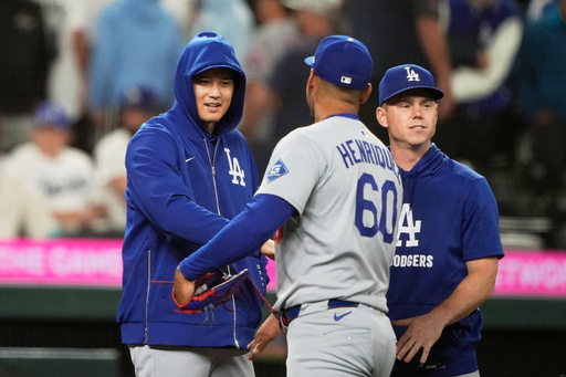Kiké Hernández conecta doble clave en la 9ª y Dodgers vencen 5