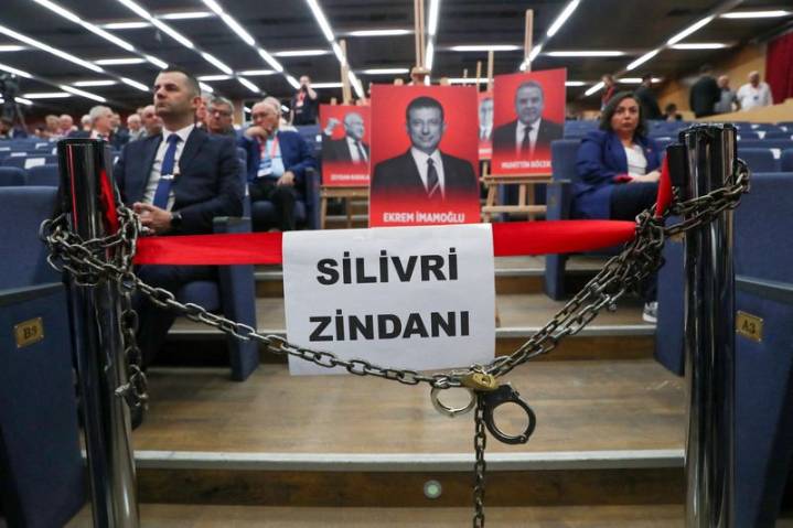 Turkey's main opposition re-elects leader ahead of key court ruling