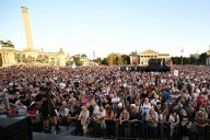 Miles de personas se manifiestan en Hungría contra las campañas mediáticas de Orbán