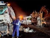 Al menos 10 muertos y 15 heridos, varios de ellos graves, deja choque de combi y tráiler en Puno